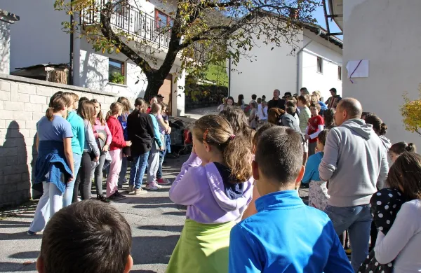 Na Colu so se poklonili spominu na učitelja in pisatelja Iva 
Trošta.