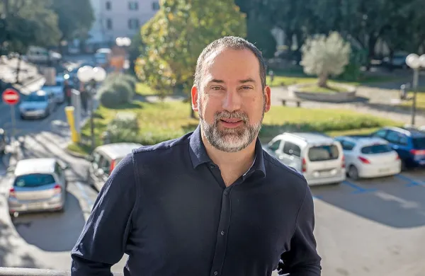 Borut Škabar: “Trg Brolo naj ne bo več parkirišče 
in krožišče, temveč naj znova  postane kraj 
druženja.” 