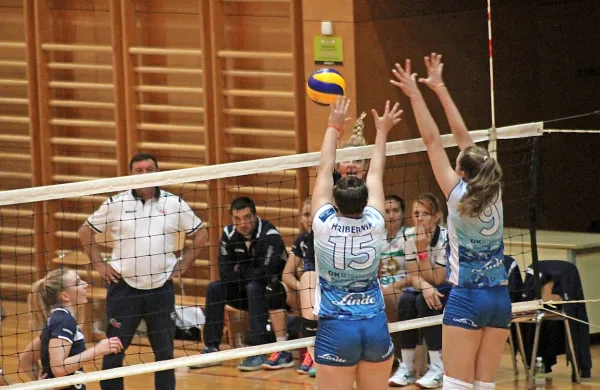 Sara Valenčič (v napadu), Koprčanka na delu v Novi Gorici, je bila najboljša igralka na tekmi z Braslovčami.