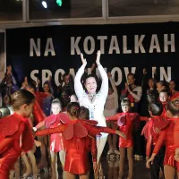 Takole se je Lucija Mlinarič z zadnjim nastopom - skupaj s 
sotekmovalci v KK Renče - poslovila od 25-letne kariere. 