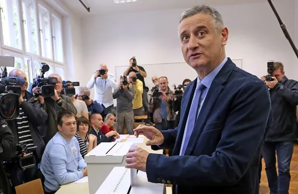 Predsednik HDZ in premierski kandidat Domoljubne koalicije 
Tomislav Karamarko