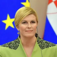 

Hrvaška predsednica Kolinda Grabar-Kitarović je napovedala, da bo  zelo kmalu imenovala novega mandatarja, ki bo 
sestavil stabilno hrvaško vlado.