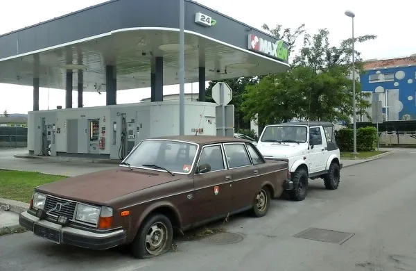 Zapu&scaron;čen avto in parkirno mesto sta last Proavta