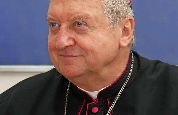 Apostolski nuncij Juliusz Janusz je Nadškofijo Ljubljana 
obvestil, da je upokojeni nadškof Alojz Uran od Svetega 
sedeža prejel dovoljenje, da se po bivanju v tujini lahko vrne 
v Slovenijo, so danes sporočili s Slovenske škofovske 
konference.