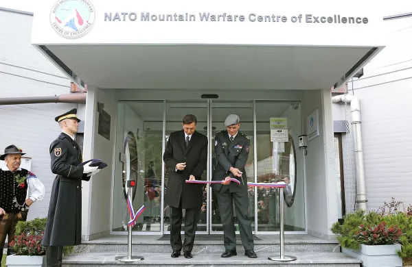 V Poljčah na Gorenjskem so tudi uradno odprli Natov center 
odličnosti za gorsko bojevanje.  