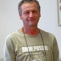 Boris Šemole: “Pošta je v stoodstotni državni lasti 
in  državljanom, davkoplačevalcem, mora 
zagotavljati kakovostne storitve. Praksa, da pošta 
varčuje na račun uporabnikov, se mora prej ali slej 
končati.”