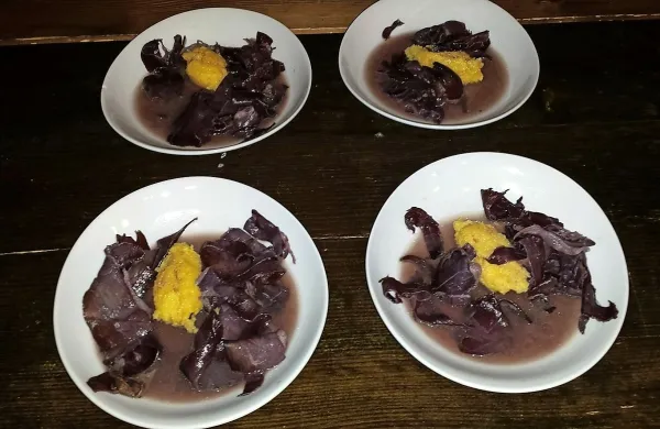 Skrivnost teranovega toča so rezine mladega pršuta.