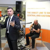 Zbrane je nagovoril direktor podjetja Lovro Peterlin.