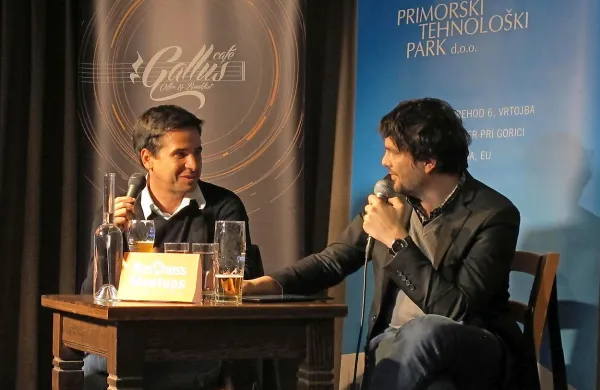 Marka Fileja (levo) so pred kratkim gostili tudi na Business meetups v   kavarni Gallus, kjer je 
mladim v sproščenem klepetu  pojasnil, kako mu je uspelo.