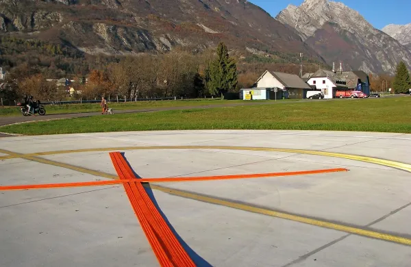  Tragikomično: na  helioportu helikopterji ne smejo pristajati, nekaj metrov stran pa lahko ...