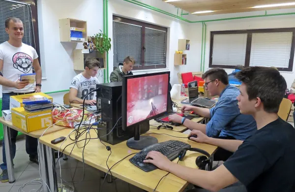 Poučen vikend videoiger