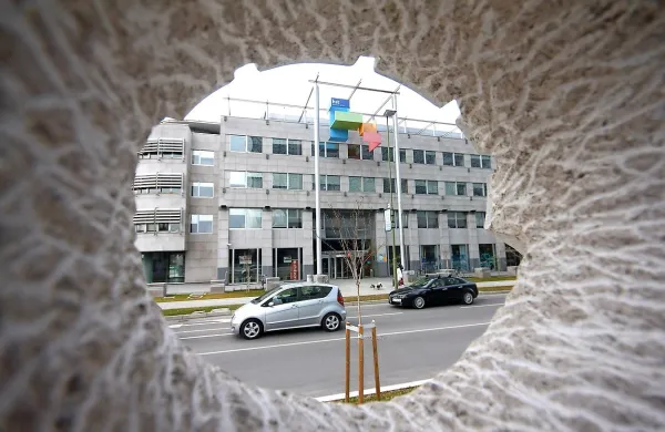 Občina je morala Hitu že vrniti 1,8 milijona evrov. Jih bo 
morala še 400.000?