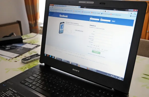 Upravljalec največjega spletnega družbenega omrežja na 
svetu Facebook je razvil novo aplikacijo Notify, ki bo uporabnike mobilnih telefonov zalagala z najrazličnejšimi novicami. 
