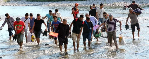Goriška begunska katastrofa ob Soči je znak nepripravljenosti lokalne skupnosti, da se sooči s problematiko 
priseljencev. Vse več občin v Italiji ravna drugače - o 
beguncih razmišljajo kot o dolgoročnem vprašanju. 