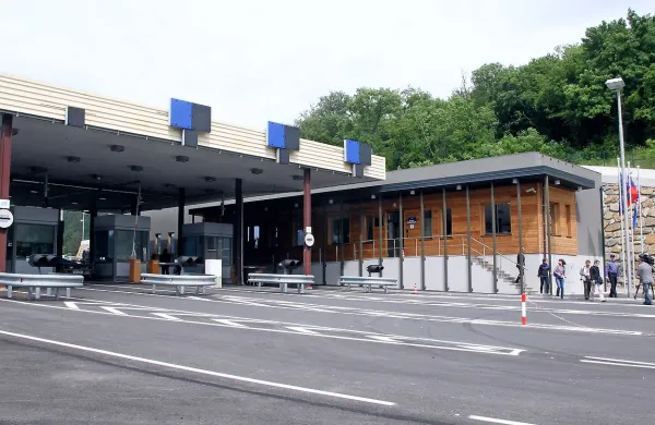 Mejni prehod na Sočergi bodo zaradi gradbenih del na cesti 
od Požan proti Sloveniji  zaprli 11. januarja. 