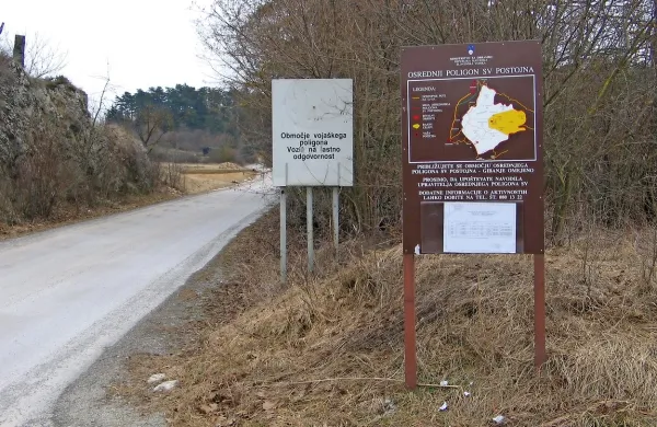 Ustavno sodišče je zavrglo zahtevo vlade za oceno ustavnosti in zakonitosti spremembe odloka o nadomestilu za 
uporabo stavbnega zemljišča v Občini Postojna.