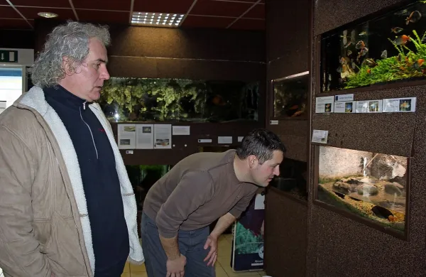 Občina je akvarij prodala za drobiž, ker je imela z njim preveč 
stroškov. Prvotni lastnik Valter Majnik (levo), ki je vanj vložil 
tisoče ur, je prepričan, da prodaja ni bila potrebna. 