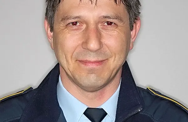 Mitja Palčič: “Nekateri 
imajo verige največkrat 
le zato, da zadostijo 
zakonu, ko jih je treba 
natakniti na gume, pa 
gre vse narobe. In 
potem taki vozniki 
ostajajo v snegu na 
avtocesti, ker z letnimi 
gumami po snegu 
preprosto ne gre.”