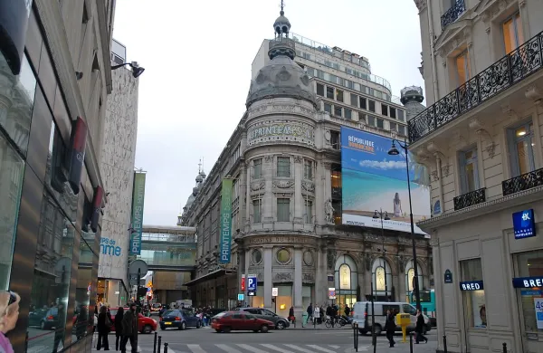 Parižane je strah, saj so bili tarča napadov povsem običajni 
ljudje.
