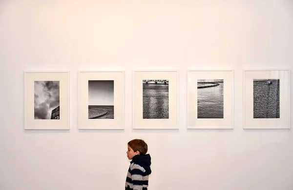 Razstava fotografij, ki jih je Nataša Segulin posnela v Luki Koper, bo v galeriji Loža na ogled do sobote. 