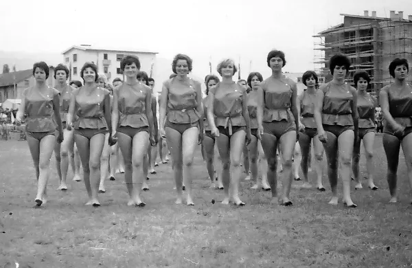 Otvoritev stadiona leta 1963, nastop mladink.


