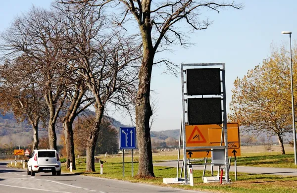 Elektronski znaki bodo voznike obveščali o zapori prometa  v posamezni coni. 