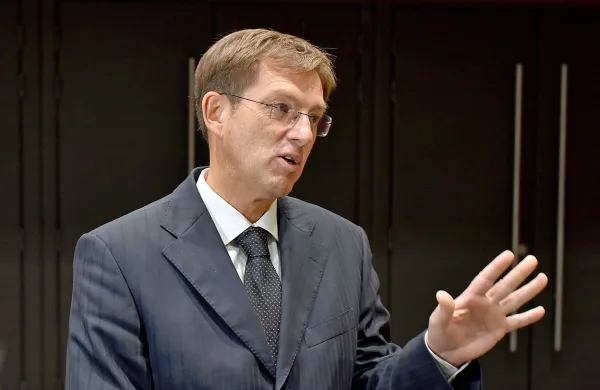 V. d. generalnega direktorja Univerzitetnega kliničnega centra 
(UKC) Ljubljana Andrej Baričič po besedah premierja Mira 
Cerarja ne uživa več podpore SMC.