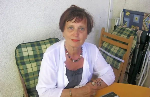 Ana Stegu Vičič: “Pričevanja tistih, ki so prišli iz 
tega poboja živi, so me nekako prepričala, da je 
vse to res, in da to niso le  sanje, iz katerih se 
zbudiš in si nato oddahneš.”