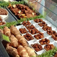 Uživanje ocvrte, mastne hrane in prigrizkov s seznama hitre 
prehrane vodi v bolezni, tudi v diabetes. 