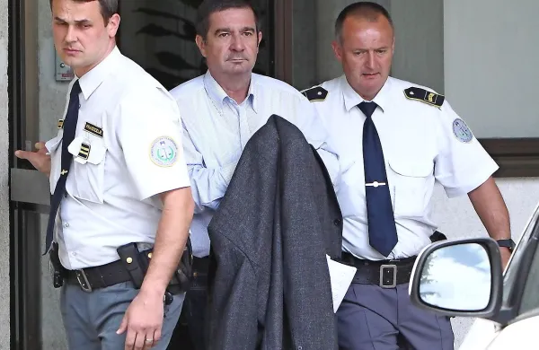 Robert Časar v petek ni prišel na koprsko sodišče, kjer je 
sodnica  končala obravnavo tožbe Luke Koper proti njemu in 
Marjanu Mikužu.