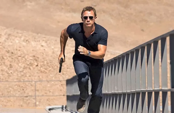 Daniel Craig zatrjuje, da se je Bonda naveličal in da je Spectre 
njegova zadnja bondiada.