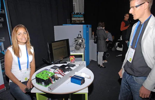 Med razstavljenimi slovenskimi inovacijami je tudi aktivni 
upravljalnik baterijskega sistema za hibridna in električna 
vozila podjetja REC iz Postojne.