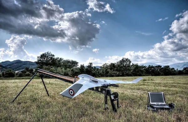 V ajdovskem C-Astralu  že izdelujejo prvi komplet brezpilotnih 
letal od skupaj štirih, ki jih je naročila Slovenska vojska. Če 
bodo zaživele predlagane davčne novosti, bodo zaposlovali 
počasneje, kot so načrtovali.  