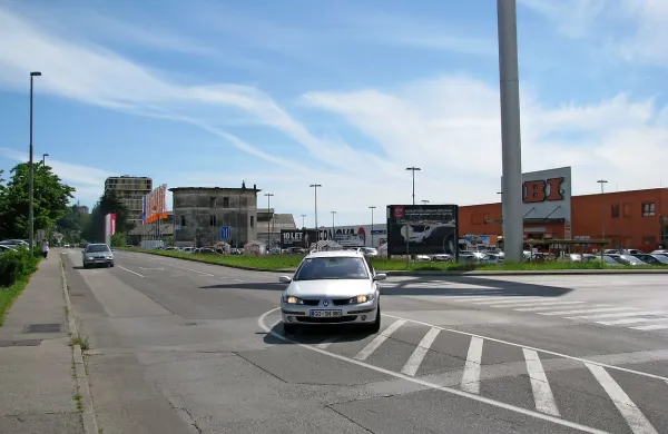 Prihodnje leto se bodo z vsoto 1,7 milijona evrov lotili urejanja   Prvomajske ulice.