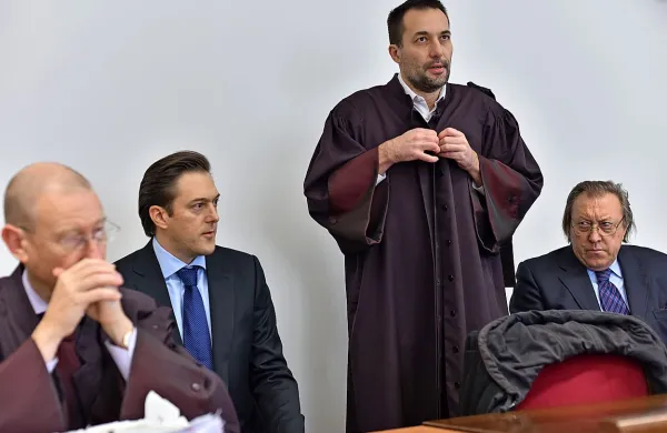 Včerajšnje obravnave sta se udeležila Marko Volk (drugi z 
leve) in Vojteh Volk (četrti z leve).