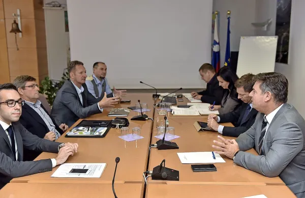 Izolani bodo svoj del obalne ceste obdržali