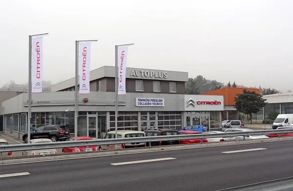 Nov salon vozil citroen in DS v Kopru