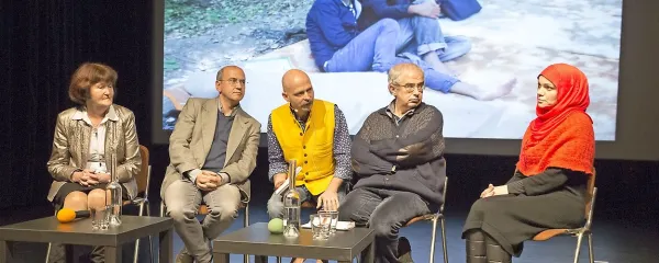 Na javni razpravi 'Begunci med nami' so govorili tudi o razmerah s prebežniki v Trstu in Gorici ter o petkovem terorističnem napadu v Parizu.