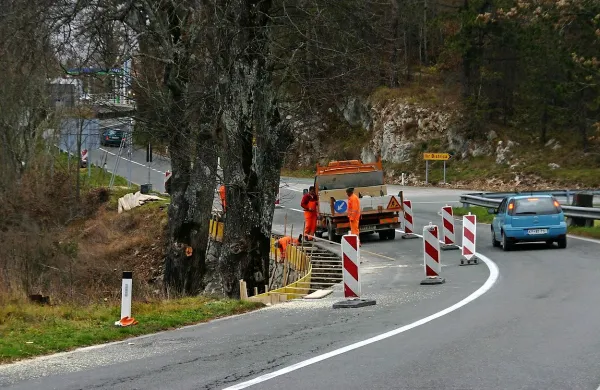 v Podgradu popravljajo podporni zid, ki so ga zgradili še za 
časa italijanske okupacije.