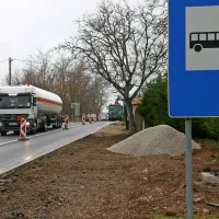 Avtobusno postajo in pločnik v Tubljah bo plačala država.