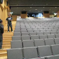 Dvorano s 300 sedeži bo mogoče uporabljati za zelo različne 
prireditve in dogodke. 
