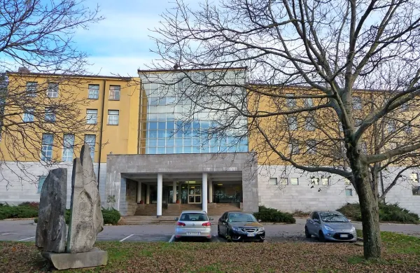 Vrh koalicije se je danes odločil, da pri razvoju Lipice sledi 
enovitemu konceptu, ki predvideva vnovično združitev Kobilarne Lipica in turistične dejavnosti.