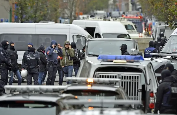 V Belgiji so v noči na danes povišali stopnjo nevarnosti pred 
terorističnimi napadi na najvišjo raven, 4.