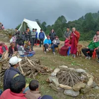 Vaška skupnost v Nepalu se je odločila,  kaj potrebujejo, 
Kobaridci so nato to skupaj z njimi zgradili.