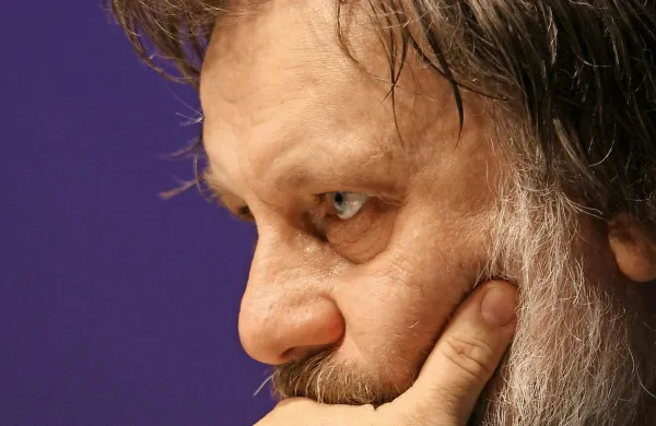 Na festivalu Stadt Land Buch v Berlinu je kino Babylon v 
soboto pričakal Slavoja Žižka, ki je s filozofinjo in avtorico 
romanesknega prvenca Ni druge Jelo Krečič razmišljal o vlogi 
in moči filmske komedije.