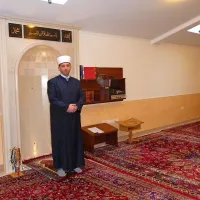 Imam Nevres Mustafić v molilnici koprske islamske skupnosti