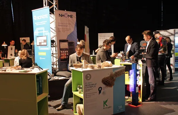 Vrvež na konferenci Coinvest.