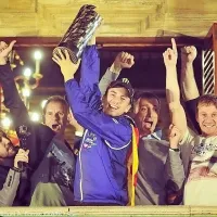 Jure Pellegrini (desno) na slavju, ki so ga na Mallorci pripravili 
v čast Jorgeju Lorenzu.
