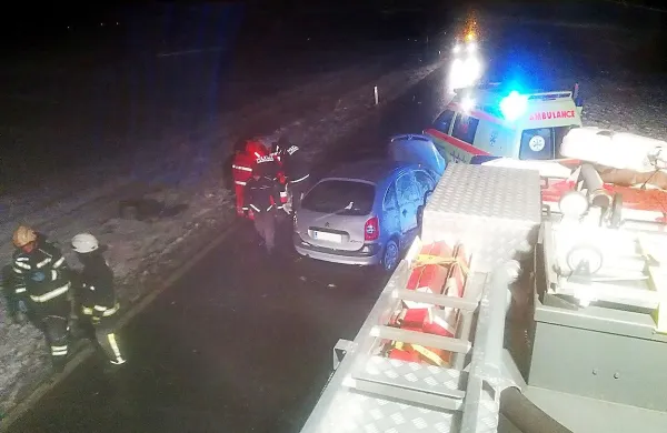 V bližini domačega kraja je 46-letni voznik trčil v drevo in 
zaradi hudih poškodb umrl. 