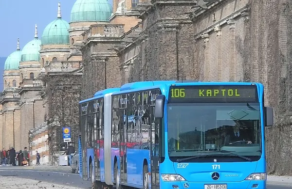  V Zagrebu je vsak dan približno milijon potnikov, med njimi pa 
je tudi vse več nasilnežev. 